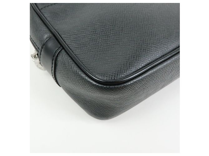 Louis Vuitton Taiga Leather Karga Clutch Bag Pouch Black M30812 - vista 6