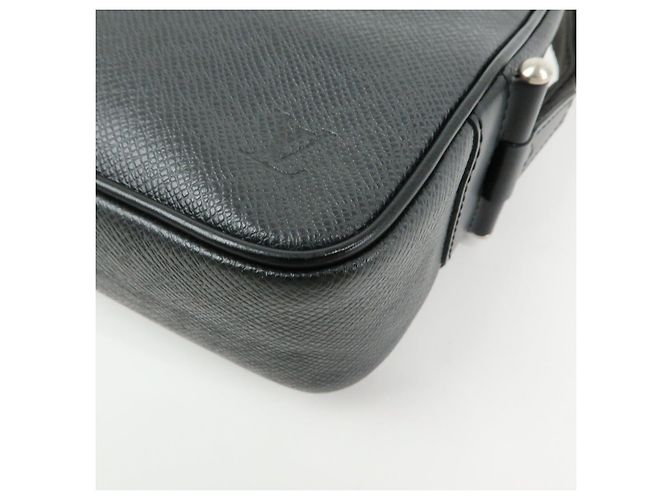 Louis Vuitton Taiga Leather Karga Clutch Bag Pouch Black M30812 - vista 7
