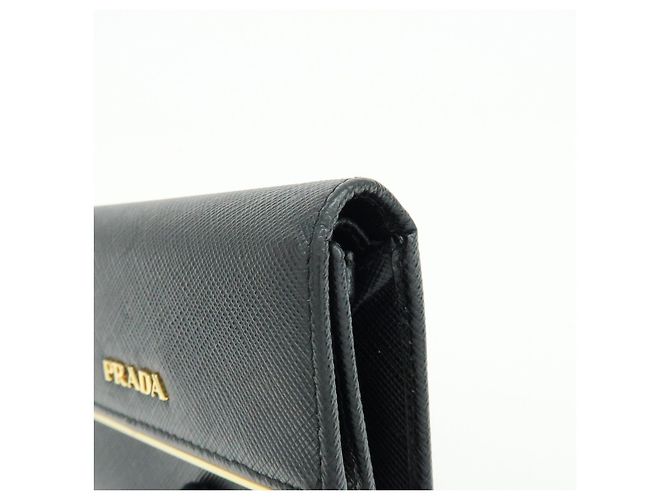 Cartera compacta bi-fold de piel Saffiano PRADA Negra Oro 1MH840 - vista 11
