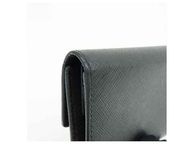 Cartera compacta bi-fold de piel Saffiano PRADA Negra Oro 1MH840 - vista 12