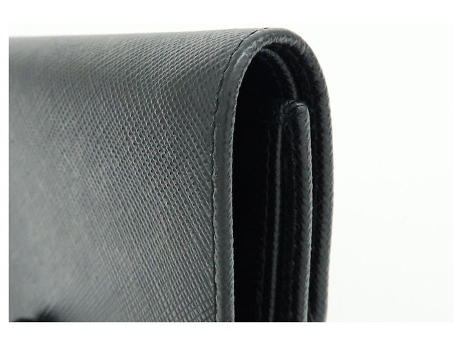 Cartera compacta bi-fold de piel Saffiano PRADA Negra Oro 1MH840 - vista 13
