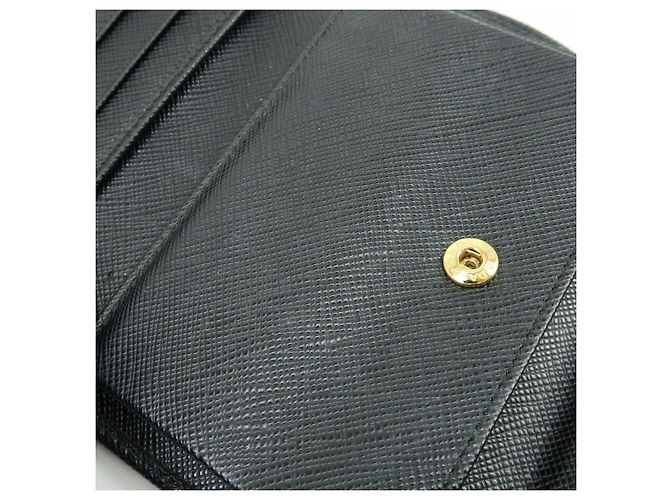 Cartera compacta bi-fold de piel Saffiano PRADA Negra Oro 1MH840 - vista 20