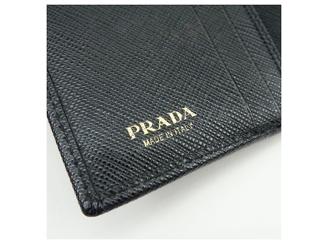 Cartera compacta bi-fold de piel Saffiano PRADA Negra Oro 1MH840 - vista 23