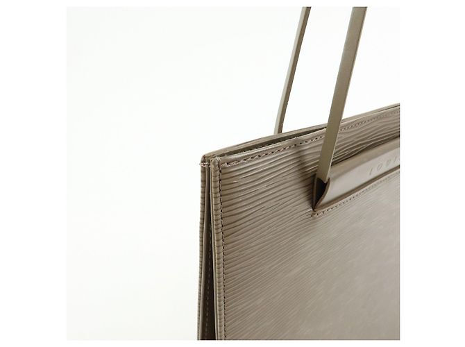 Louis Vuitton Borsa a tracolla Saint Tropez in pelle Epi Pepper M5246C - vista 14