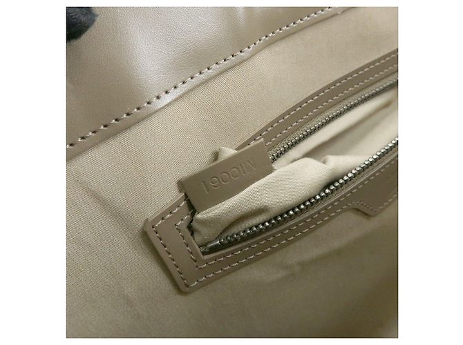 Louis Vuitton Borsa a tracolla Saint Tropez in pelle Epi Pepper M5246C - vista 21