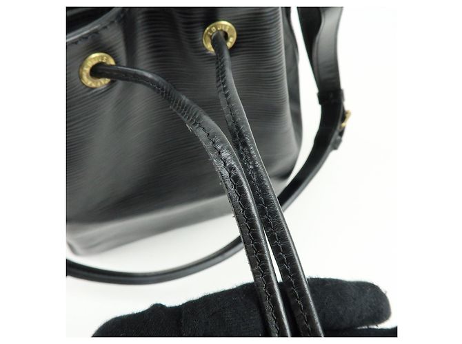 Borsa a tracolla Louis Vuitton Epi Petit Noe Noir Black M44102 - vista 18