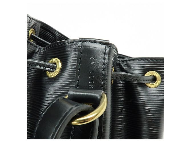 Borsa a tracolla Louis Vuitton Epi Petit Noe Noir Black M44102 - vista 24