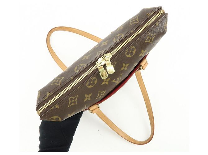 Borsa a mano e a tracolla Louis Vuitton Monogram Coussin GM Marrone M51141 - vista 15