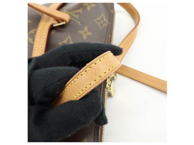 Borsa a mano e a tracolla Louis Vuitton Monogram Coussin GM Marrone M51141 - vista 8