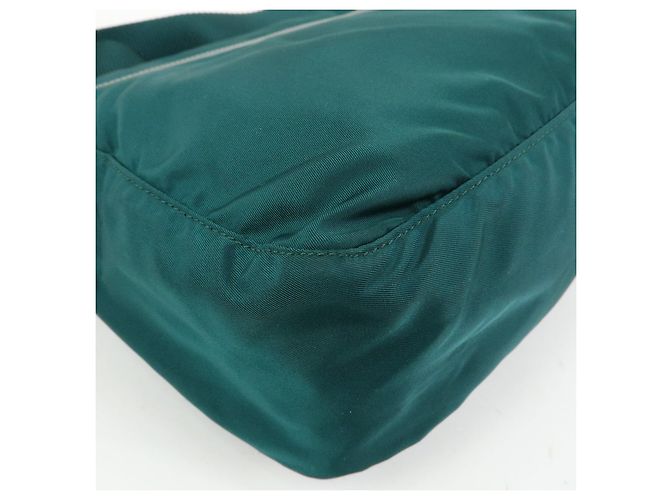 Borsa a tracolla PRADA in nylon e pelle Saffiano con logo triangolare Verde - vista 10