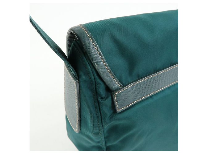 Borsa a tracolla PRADA in nylon e pelle Saffiano con logo triangolare Verde - vista 14