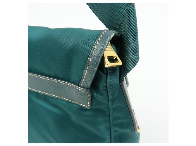 Borsa a tracolla PRADA in nylon e pelle Saffiano con logo triangolare Verde - vista 15