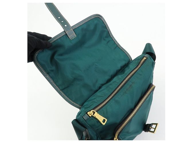 Borsa a tracolla PRADA in nylon e pelle Saffiano con logo triangolare Verde - vista 19