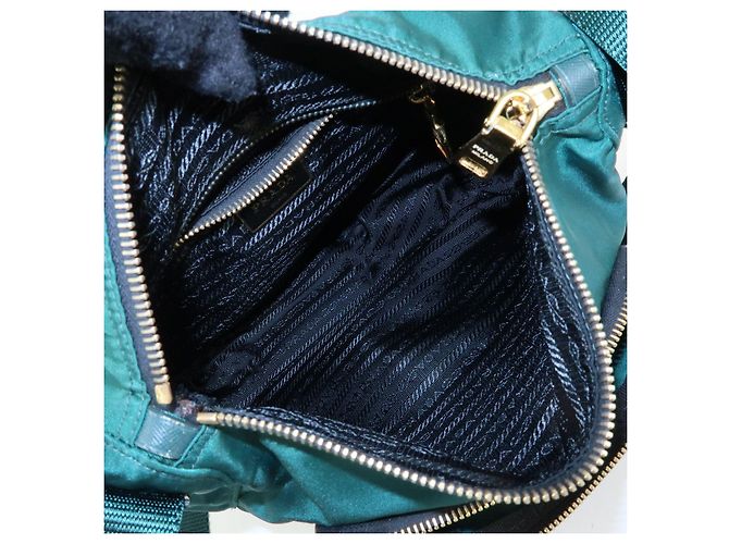 Borsa a tracolla PRADA in nylon e pelle Saffiano con logo triangolare Verde - vista 21