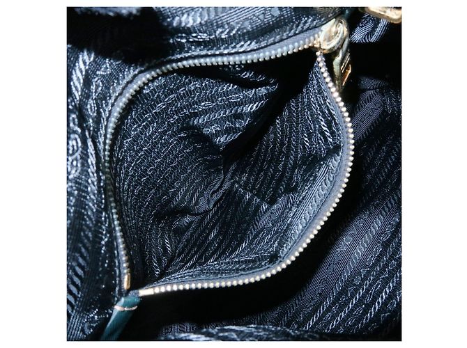 Borsa a tracolla PRADA in nylon e pelle Saffiano con logo triangolare Verde - vista 22