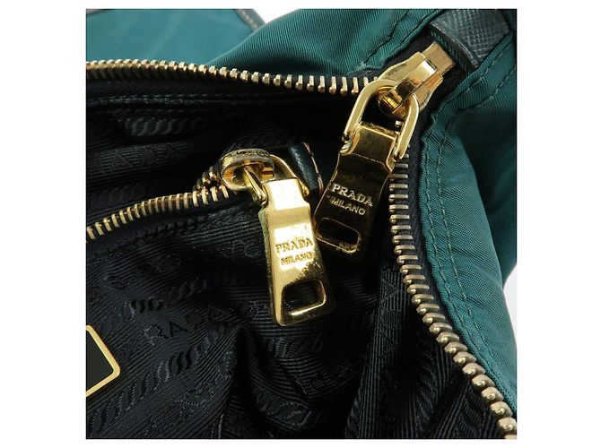 Borsa a tracolla PRADA in nylon e pelle Saffiano con logo triangolare Verde - vista 23