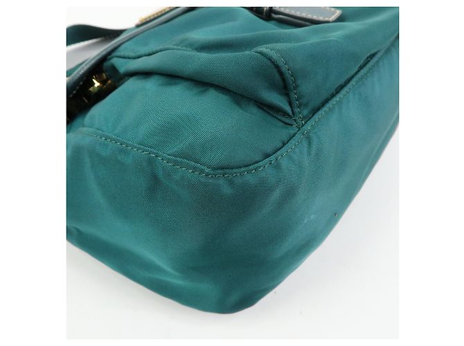 Borsa a tracolla PRADA in nylon e pelle Saffiano con logo triangolare Verde - vista 8