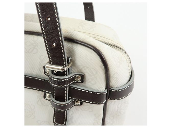 Borsa a mano LOEWE Anagram in PVC e pelle Borsa Boston Bianca e Marrone Scuro - vista 14