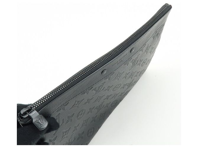 Louis Vuitton Monogram Shadow Leather Pochette To-Go Clutch Bag M81570 - vista 17