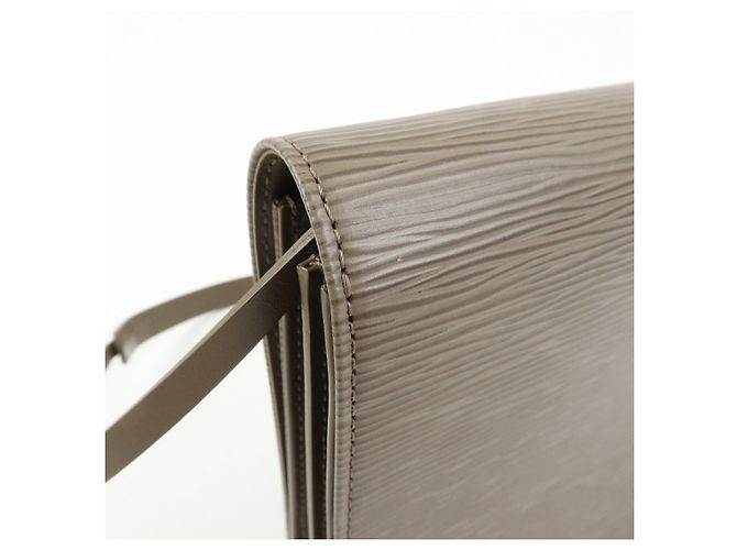 Borsa a tracolla Louis Vuitton Biarritz PM in pelle Epi Pepper M5293B - vista 16