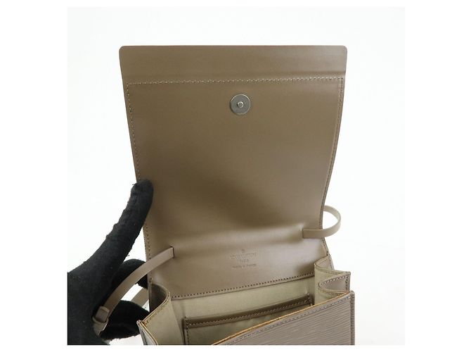 Borsa a tracolla Louis Vuitton Biarritz PM in pelle Epi Pepper M5293B - vista 18