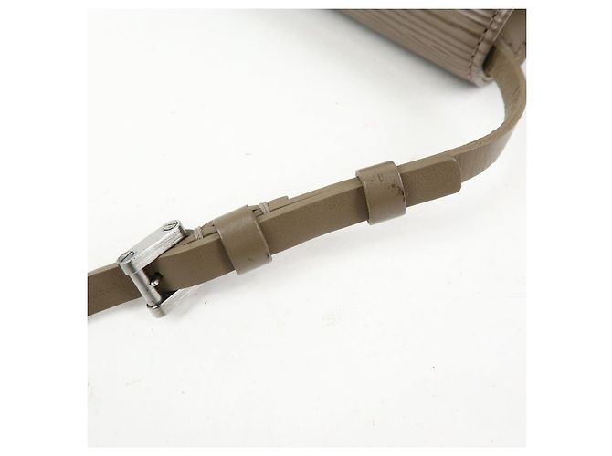Borsa a tracolla Louis Vuitton Biarritz PM in pelle Epi Pepper M5293B - vista 9