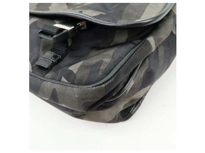 Borsa a tracolla PRADA in nylon e pelle Saffiano con logo triangolare Khaki VA0768 - vista 10