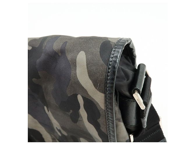 Borsa a tracolla PRADA in nylon e pelle Saffiano con logo triangolare Khaki VA0768 - vista 13