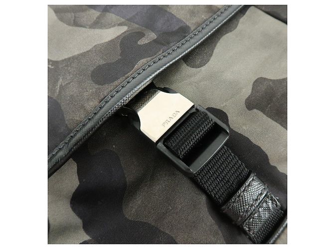Borsa a tracolla PRADA in nylon e pelle Saffiano con logo triangolare Khaki VA0768 - vista 17