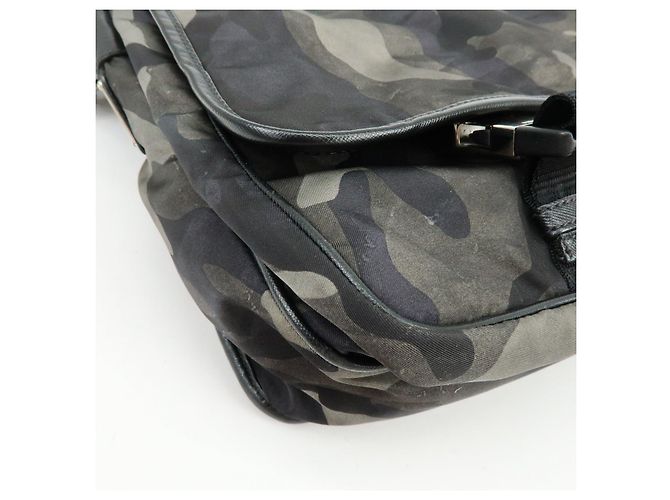Borsa a tracolla PRADA in nylon e pelle Saffiano con logo triangolare Khaki VA0768 - vista 9
