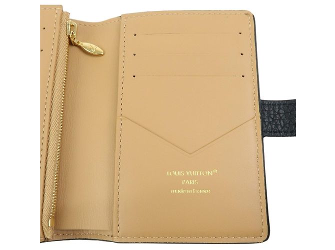 Billetera Compacta Vertical Louis Vuitton en piel Taurillon Noir M81561 - vista 12