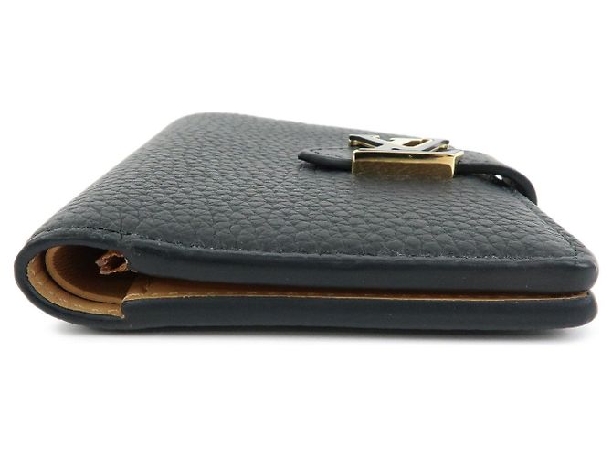 Billetera Compacta Vertical Louis Vuitton en piel Taurillon Noir M81561 - vista 3