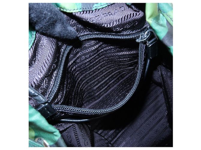 Zaino PRADA in nylon e pelle con logo Triangle Camouflage BZ0032 - vista 16