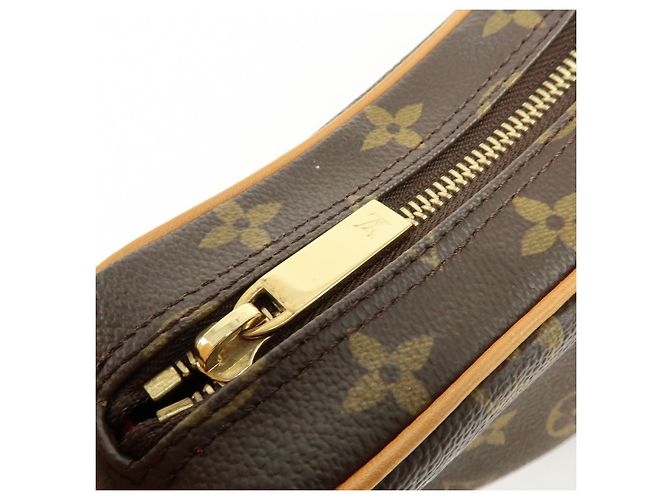 Borsa a tracolla Louis Vuitton Monogram Croissant MM Brown M51512 - vista 19