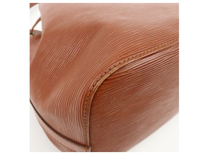 Borsa a tracolla Louis Vuitton Epi Petit Noe Kenya Brown M44103 - vista 15