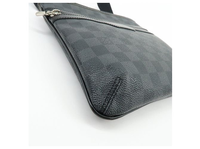 Borsa a tracolla Louis Vuitton Damier Graphite Thomas N58028 - vista 10