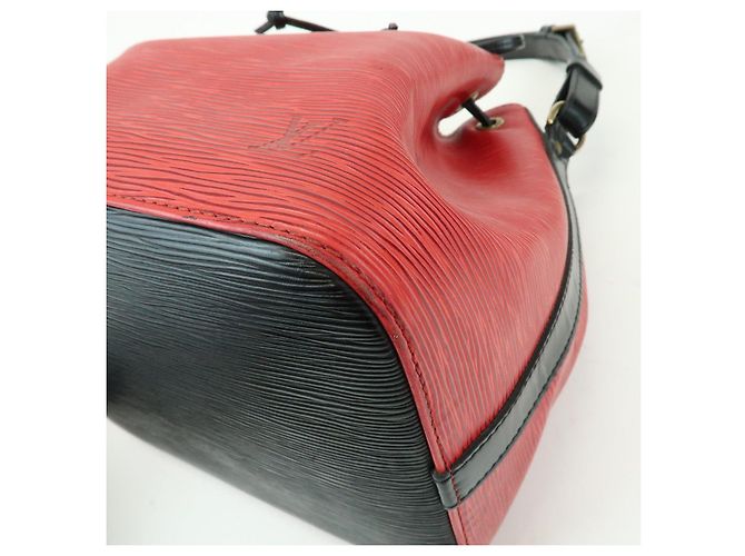 Louis Vuitton Epi Petit Noe Shoulder Bag Noir Castilian Red M44172 - view 10