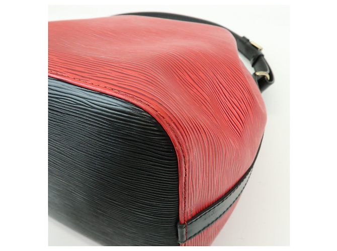 Louis Vuitton Epi Petit Noe Shoulder Bag Noir Castilian Red M44172 - view 12
