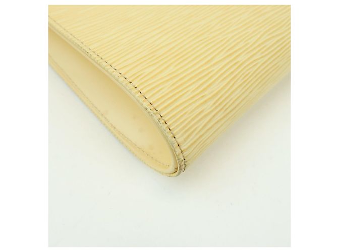 Borsa a spalla Saint Tropez in pelle Epi Louis Vuitton Vanilla - vista 13