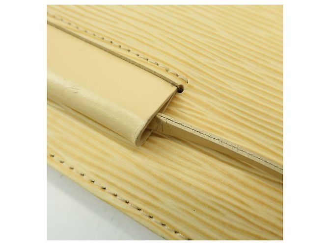 Borsa a spalla Saint Tropez in pelle Epi Louis Vuitton Vanilla - vista 9