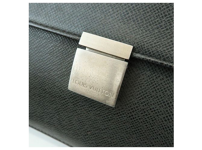 Borsa a pochette Louis Vuitton Selenga in pelle Taiga Ardoise M30782 - vista 13