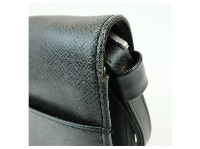 Borsa a pochette Louis Vuitton Selenga in pelle Taiga Ardoise M30782 - vista 17