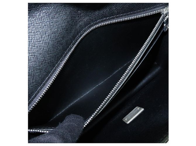 Borsa a pochette Louis Vuitton Selenga in pelle Taiga Ardoise M30782 - vista 20