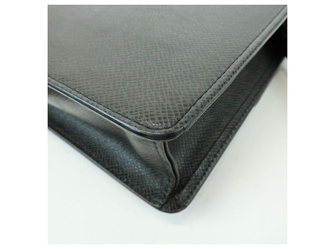 Borsa a pochette Louis Vuitton Selenga in pelle Taiga Ardoise M30782 - vista 9