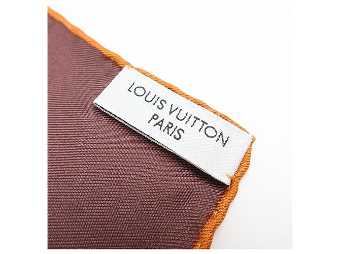 Louis Vuitton Monogram Carre Au Fil Du Temps Silk 100% Scarf M71120 - vista 12