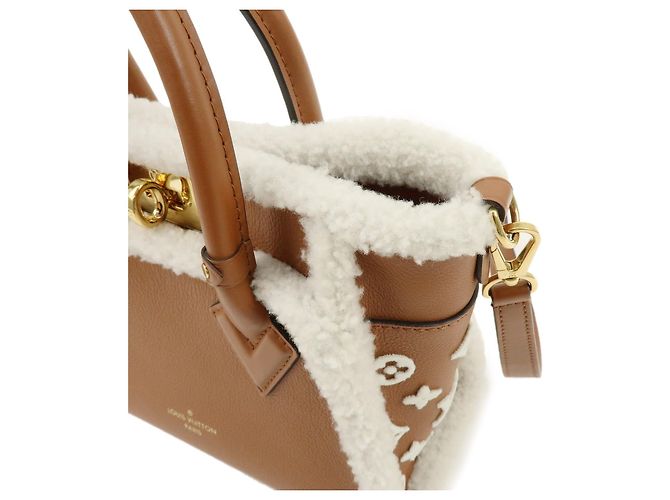 Louis Vuitton Monogram Tuffetage OnMySide PM Shearling 2Way Bag M58918 - vista 8