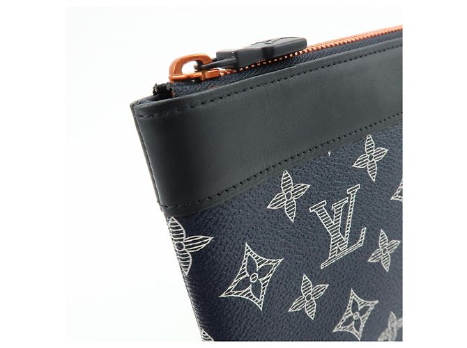 Louis Vuitton Monogram Ink Upside Down Pochette Apollo Navy M62905 - vista 10