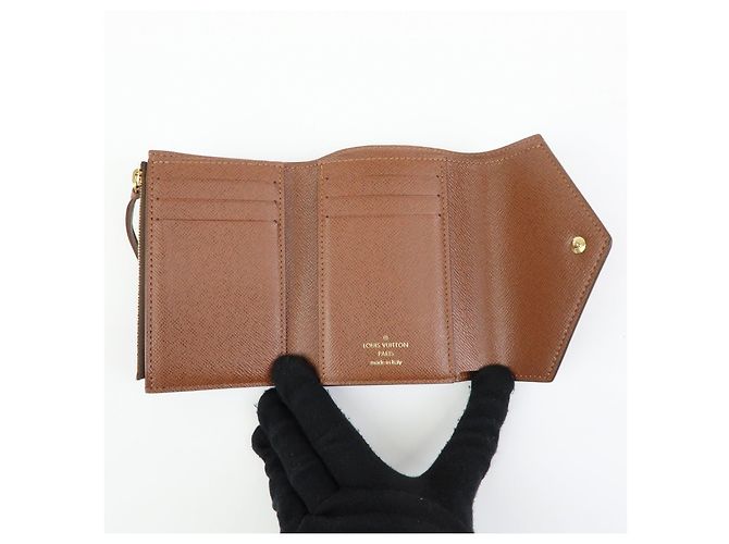 Louis Vuitton Monogram Portefeuille Victorine Tri-fold Wallet M62472 - vista 13