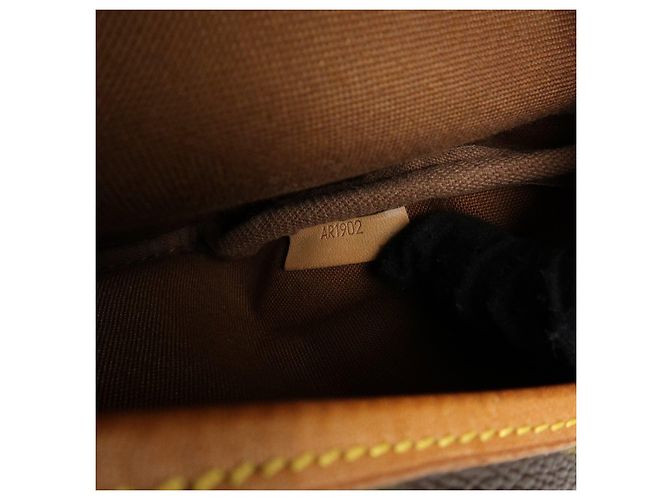 Louis Vuitton Monogram Saumur 30 Canvas Shoulder Bag Brown M42256 - vista 24