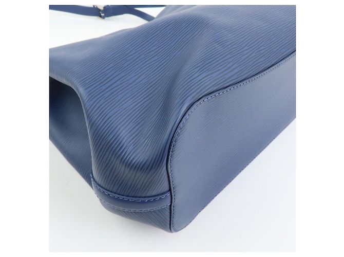 Borsa a tracolla Louis Vuitton Epi Mandala GM in pelle Myrtille M5892G - vista 10